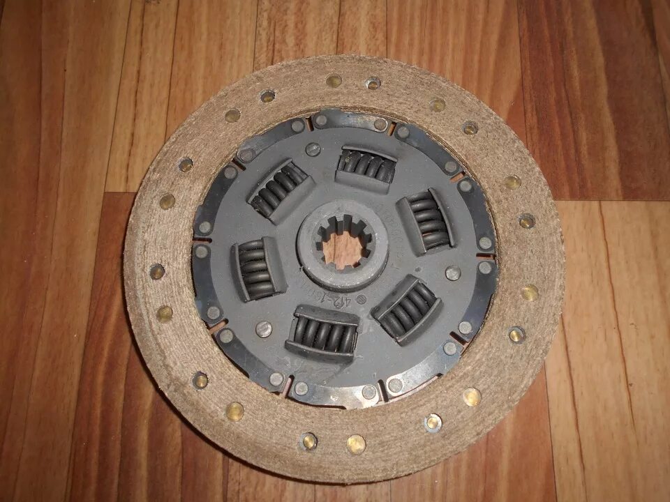 Сцепление форд мондео 2,0. Переделке сцепления. Органический диск сцепления субару. Колокол москвич 2140. Диск сцепления азлк 408.