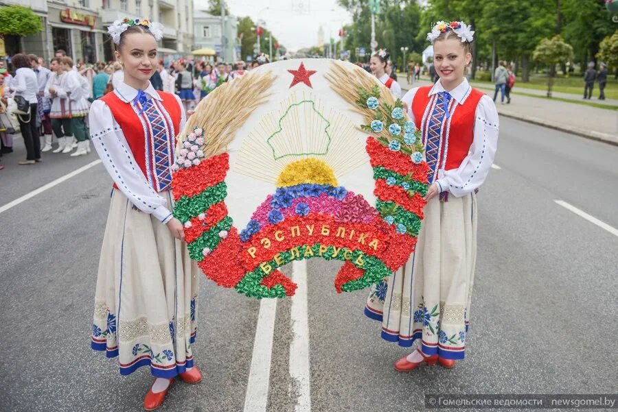 Сутки беларусь. Независимость Беларуси. Белоруссия день Республики. Белорусы день независимости. Республика Беларусь люди.