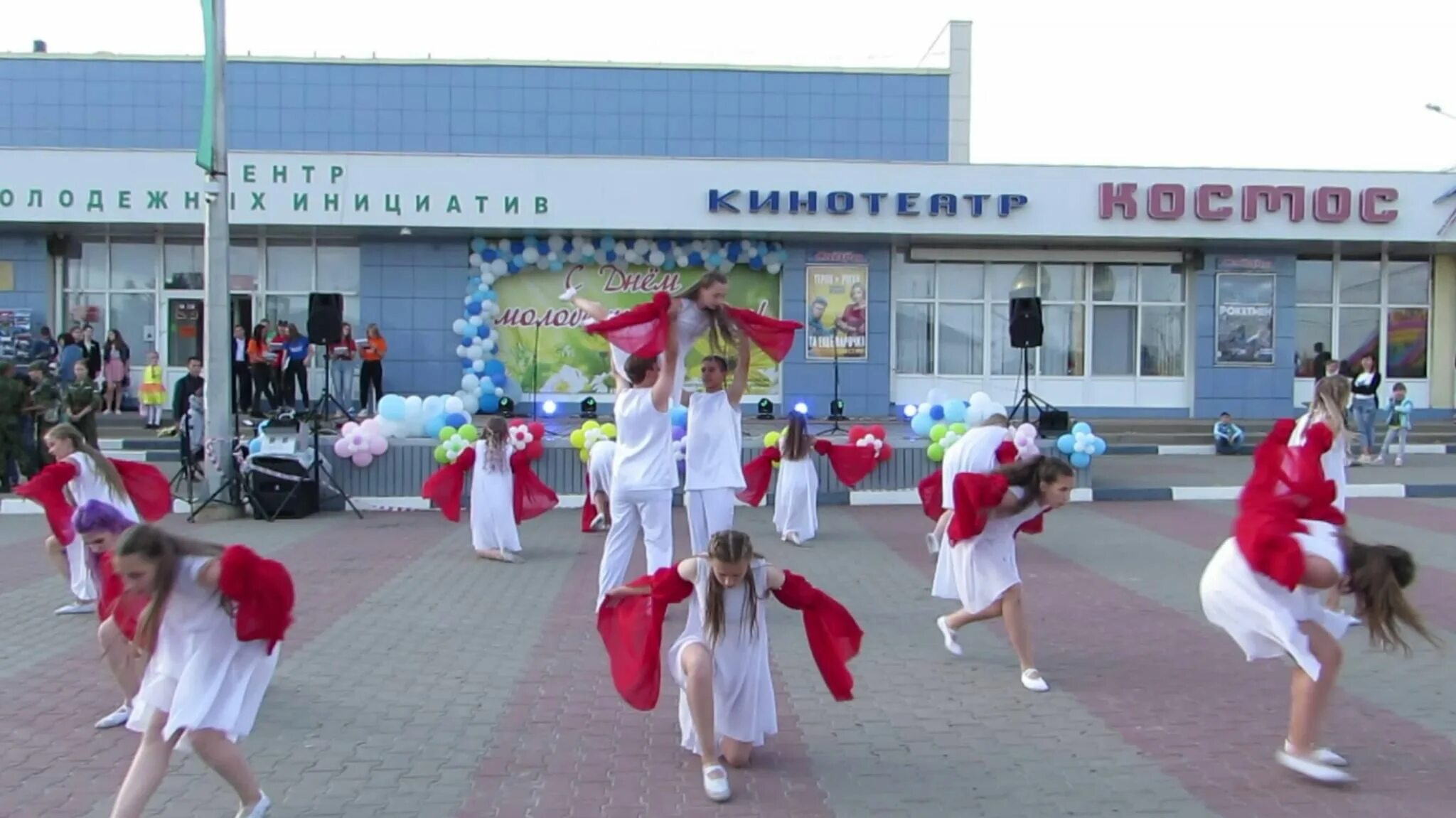 Погода в чернянке на 10 дней. День поселка Чернянка и день района. Чернянка день поселка. Ансамбль радость Чернянка. Коллектив радость танцы Чернянка.