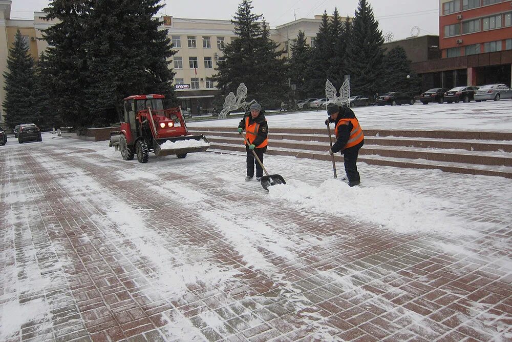 Уборка снега. Снегопад в Брянске. Уборка снега Брянске. Уборка снега картинки. Клининговая брянск