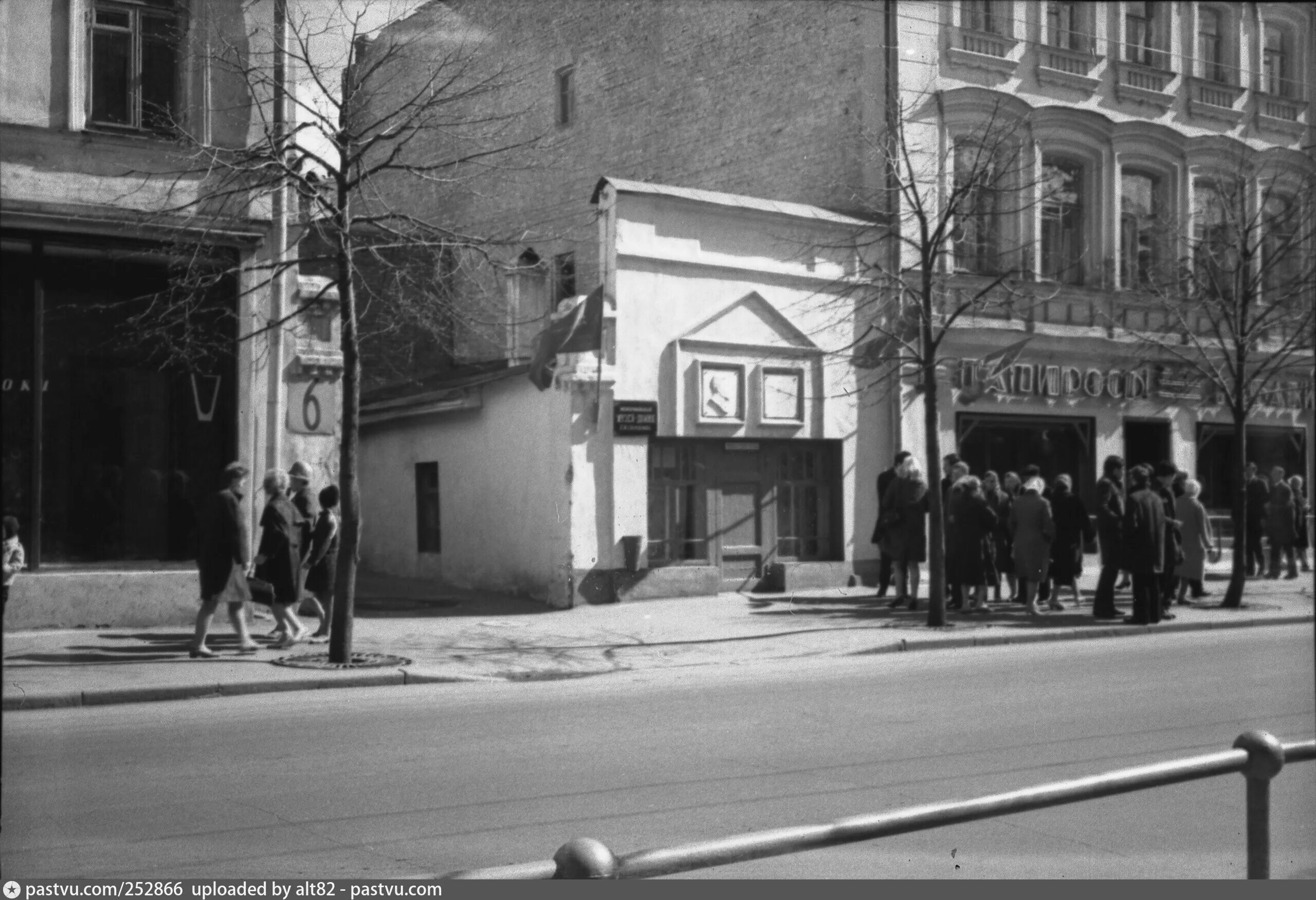 Улица горького 80. Улица Свердлова город Горький. Улица Свердлова Нижний Новгород. Горький ул. Свердлова 1980. Горький ул. Свердлова 1970.