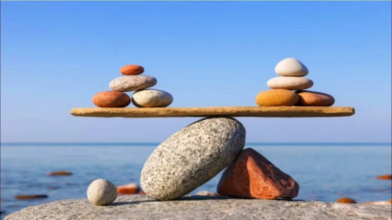 Жизненного равновесия. Баланс жизни. Стабильность камни. Баланс картинка. Камни на весах.