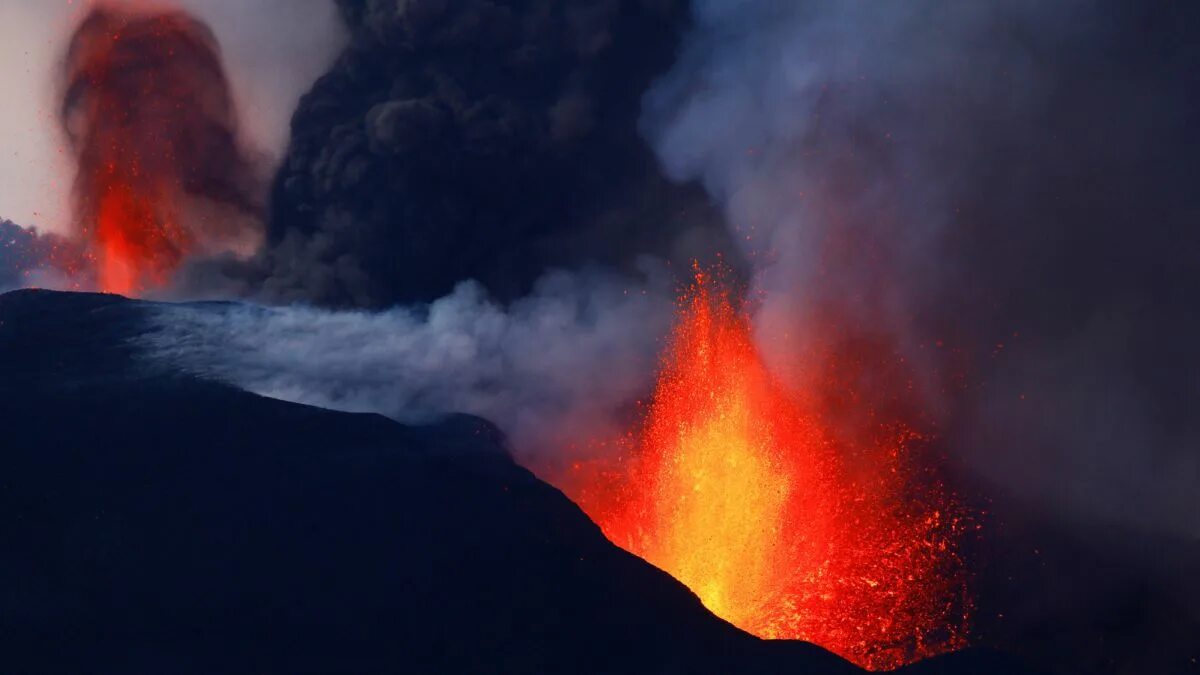 Как снимали вулкан. Извержение вулкана сакурадзима. Как снимали вулкан. Вулкан шишалдина. Вулкан на канарских островах.