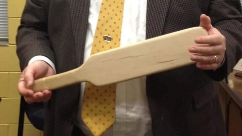 Бить линейкой. Учитель унижает ребенка. Бить линейкой. Бить линейкой. Линейкой по голове.