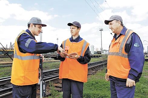 Железнодорожники батайска. Площадь железнодорожников 8 батайск. Гуково паровоз. Паровоз-памятник (батайск). Северо кавказская дистанция пути.