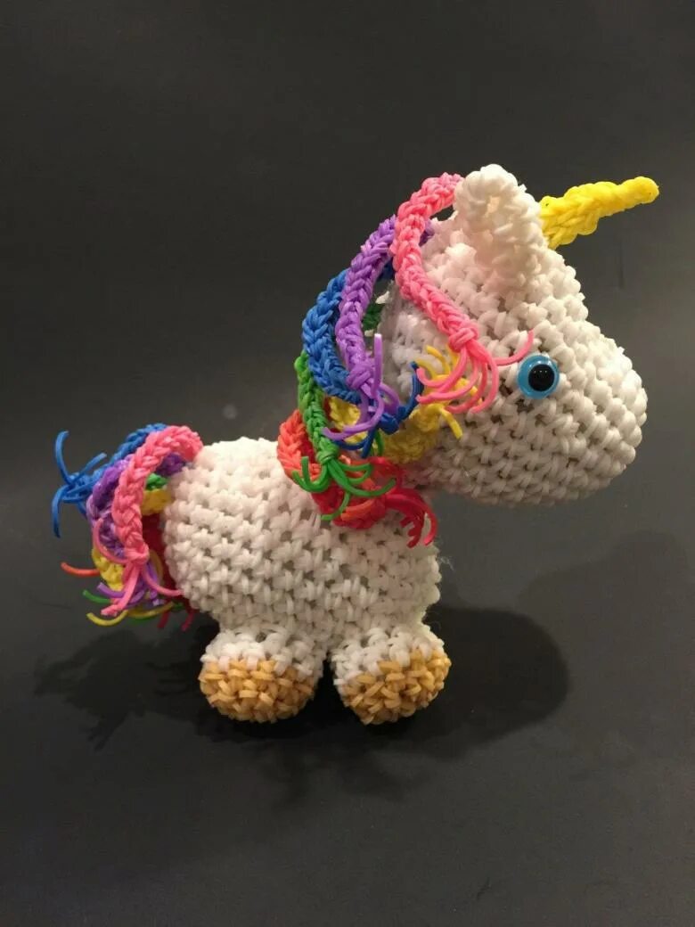 Плетения фигурок. Rainbow Loom Loomigurumi. Поделки из резинок. Плетеные игрушки из резинок. Фигурки из резинок для плетения.