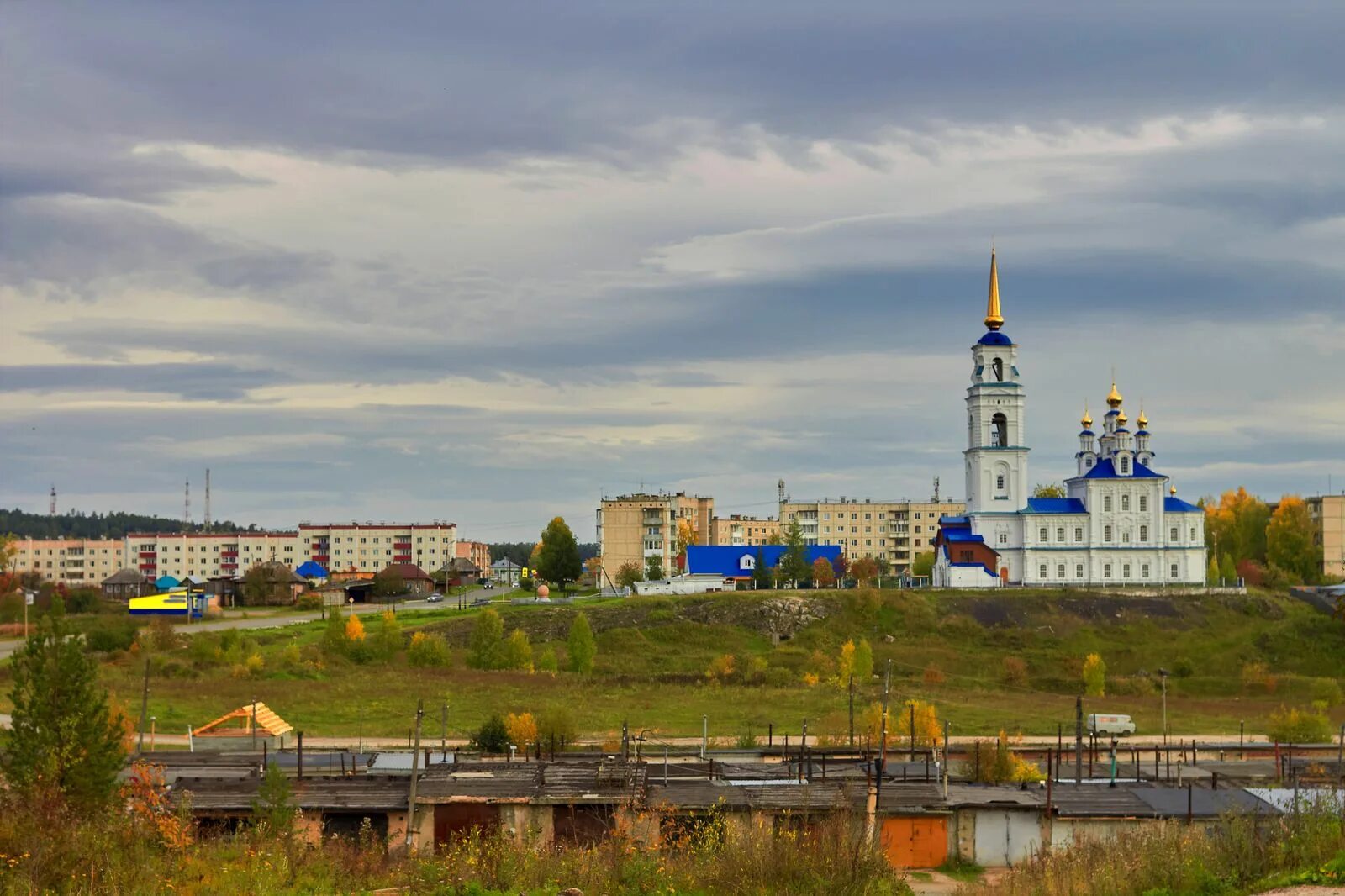 Вечерний город североуральск. Североуральск Петропавловская Церковь. Североуральск Свердловская область. Село Петропавловское Североуральск.