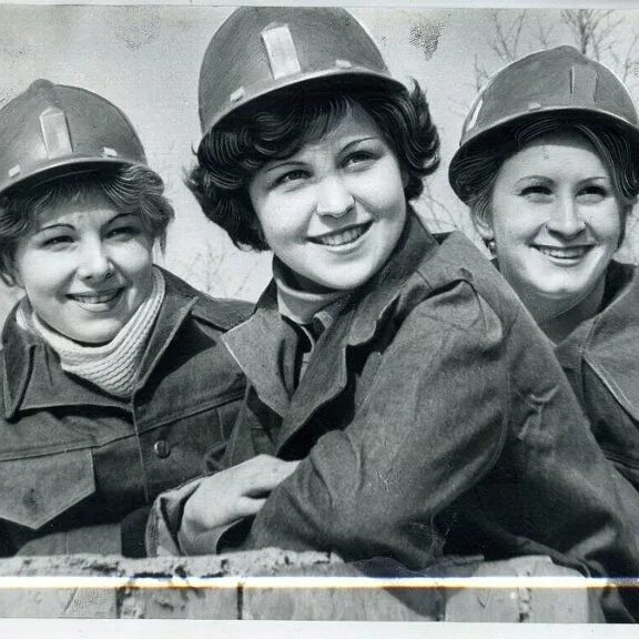 Женщины ссср фото Pin by Nadezda Avdeeva on KOMSO Soviet fashion, Soviet union, Soviet