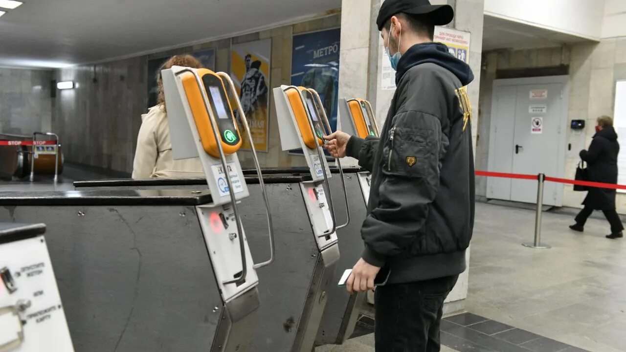 Автомат жетон метро екатеринбург. Екатеринбургский метрополитен оплата проезда. Екатеринбург метро оплата. Как оплатить проезд в метро екатеринбурга. Екатеринбург метро оплата.