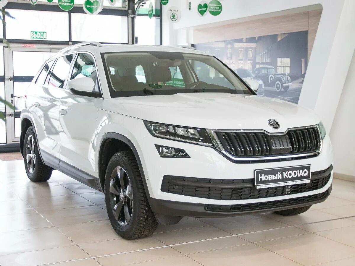 Купить шкоду кодиак цены. Skoda Kodiaq 2. : Skoda Kodiaq 2020 белая. Skoda Kodiaq 2018. Шкода Кодиак 2020 белая.