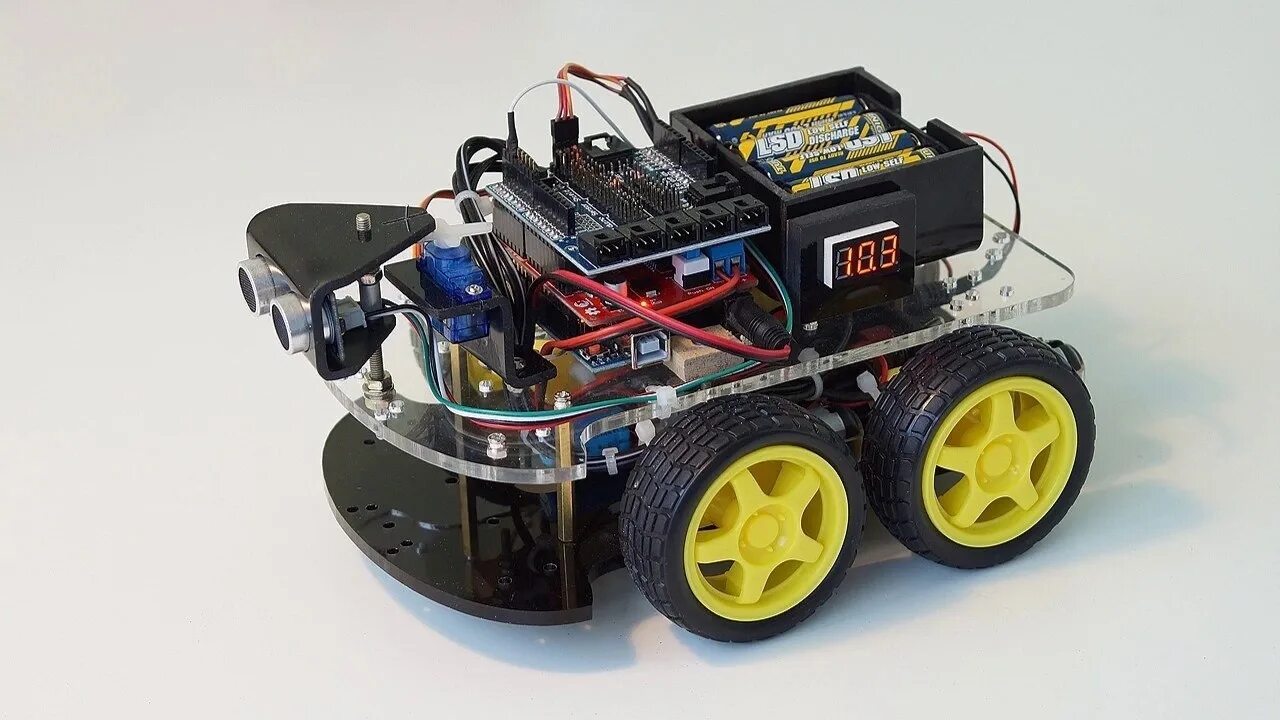 Ардуино роботы проекты. Робот на ардуино уно. Машинка на ардуино с ультразвуковым датчиком. Робот на ардуино с датчиком ультразвука.