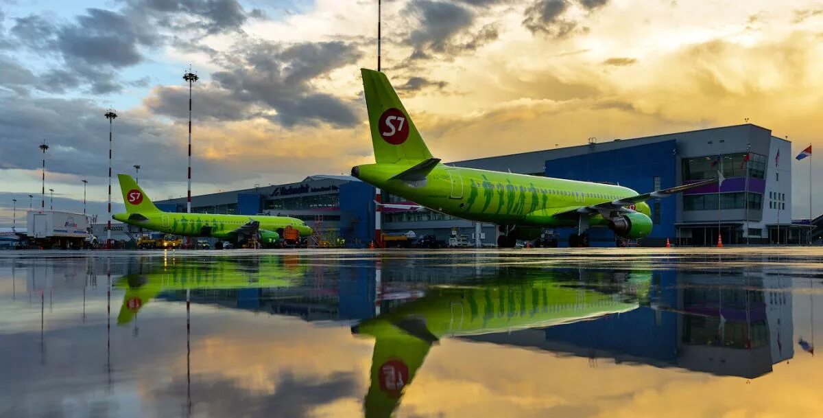 S7 airlines москва. Самолёты авиакомпании s7 Airlines. Самолёты s7 Авиапарк. Авиапарк авиакомпании Сибирь. Самолет эссевен.