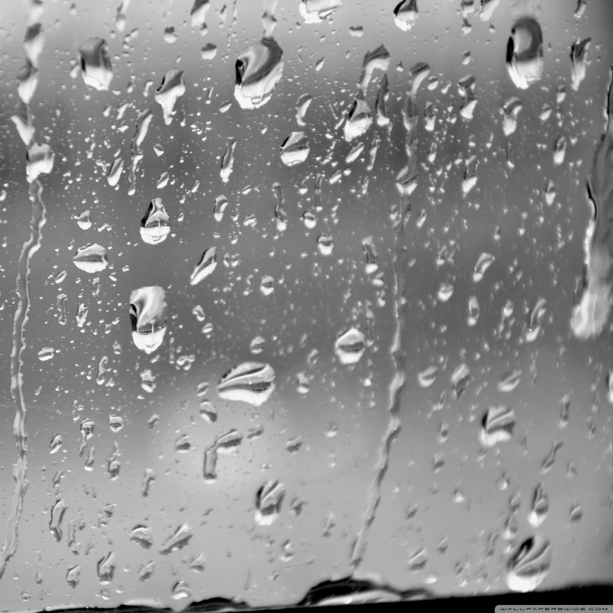 Капли на стекле. Капли на окне. Дождь на стекле. Мокрое стекло.