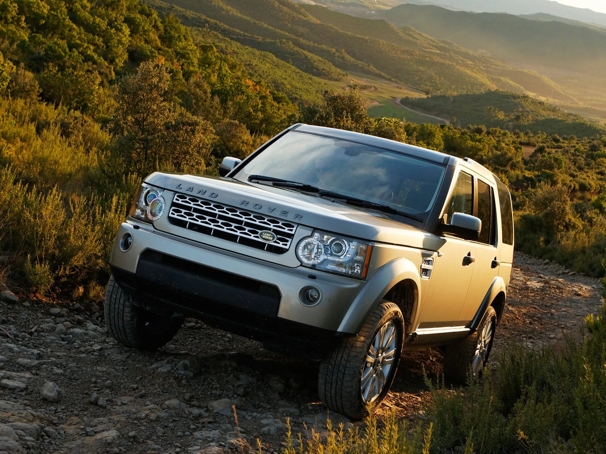 Машина land rover discovery. Ленд ровер дискавери. Ленд ровер дискавери 2012. Диски ленд ровер. Ленд ровер дискавери 4 2009.