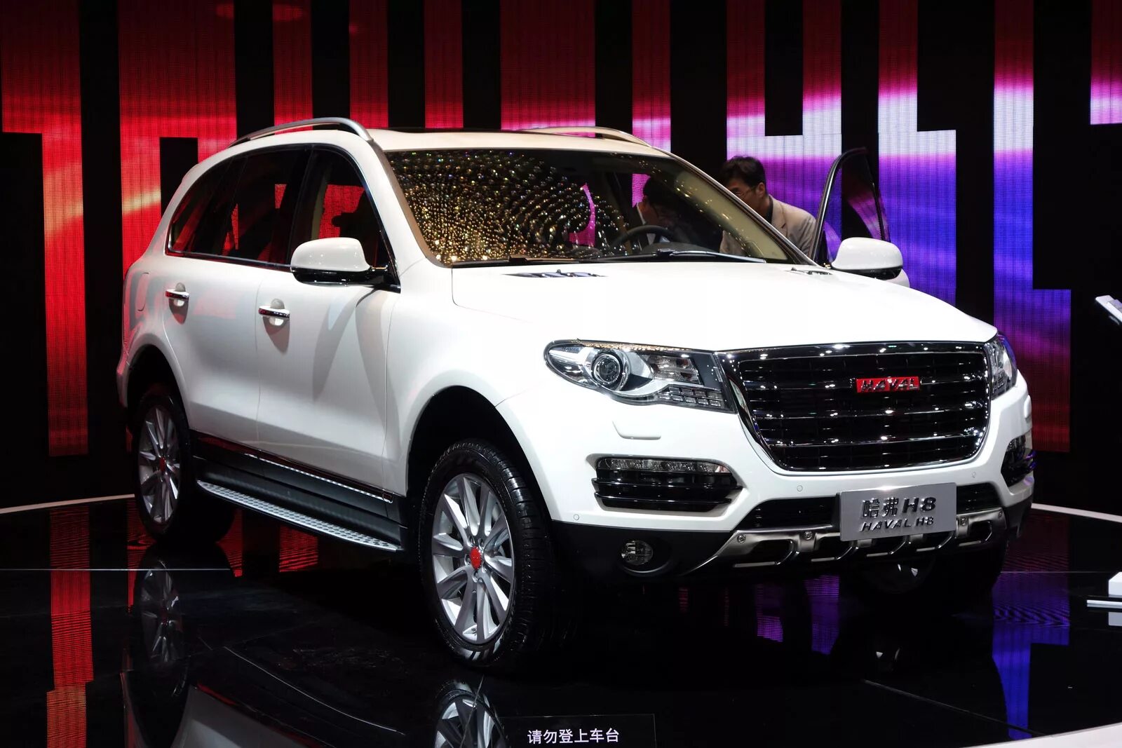 Хавал купить в спб цена. Внедорожник Хавал н8. Haval h8 2023. Haval h8 2022. Китайский внедорожник Хавал н8.