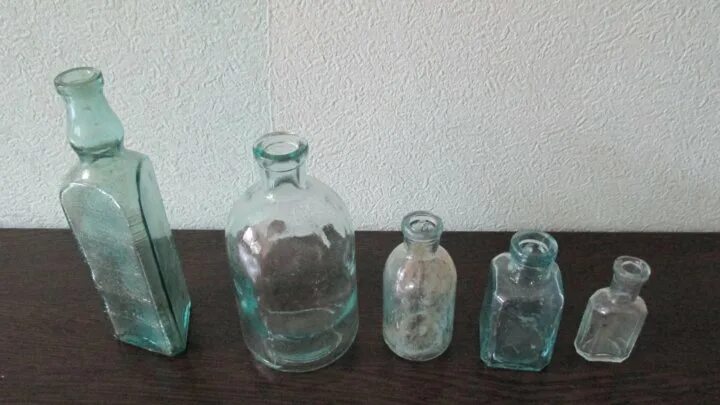 Бутылки пузырьки. Антикварные пузырьки и бутылочки. Старинные пузырьки. Старинные бутылки и пузырьки. Пузырек старый.