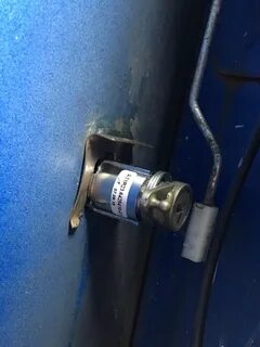 Замена личинки замка газели