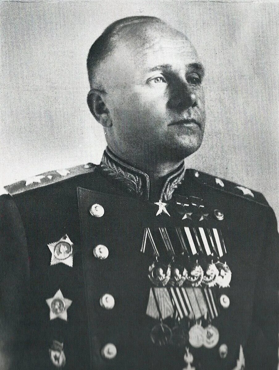 Маршал бронетанковых. Бабаджанян главный маршал бронетанковых войск. Амазасп маршал. Маршал бронетанковых. Лосик маршал бронетанковых войск.