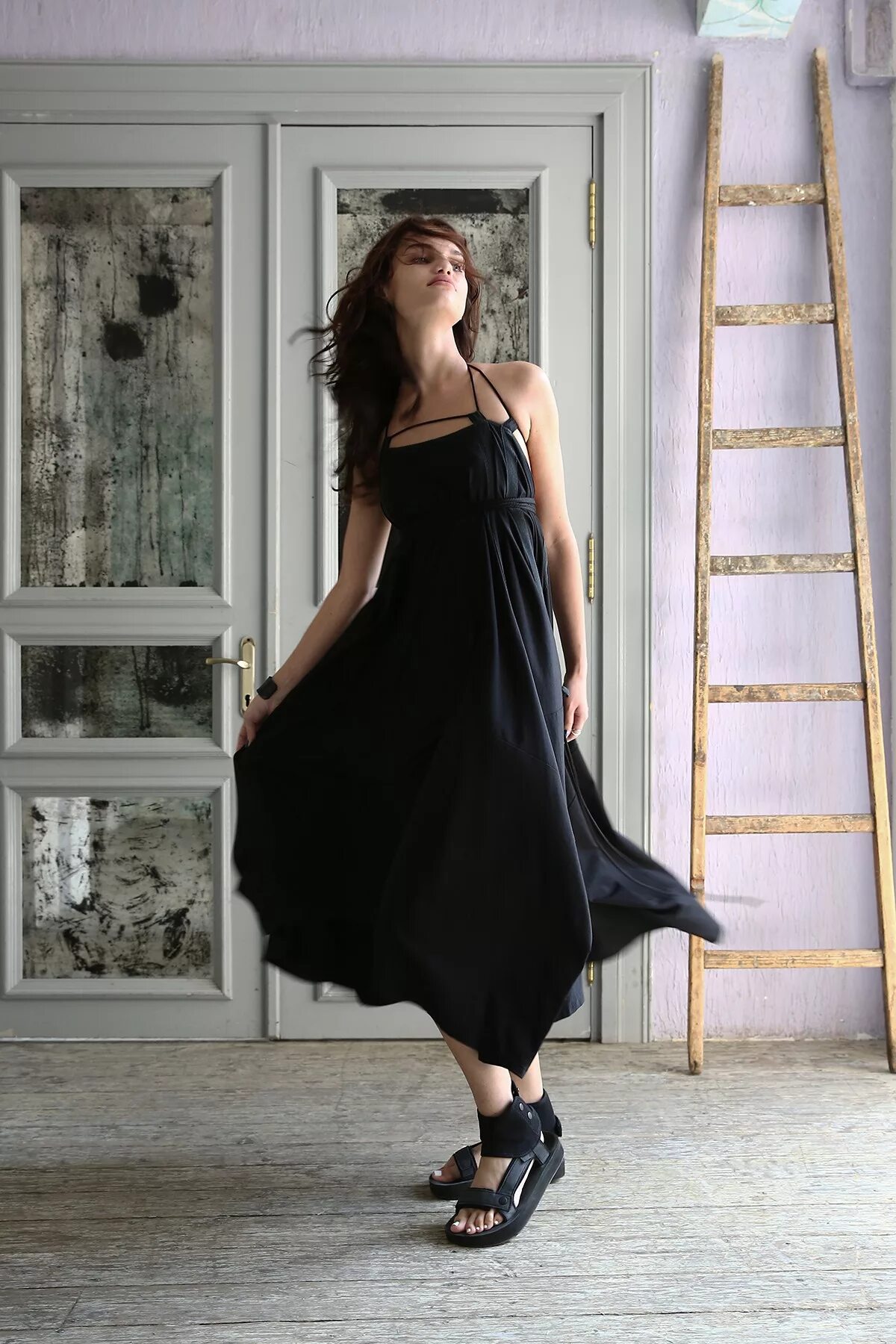 Свадебное платье из парашюта. Платье парашют. Платье парашют 2023. Женщина парашют в платье. Платье парашют.