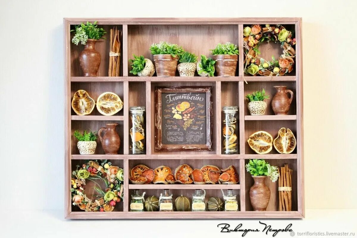 Полка панно. Необычный декор стен. Декоративная полка на кухню. Полка панно. Полочки в стиле прованс.