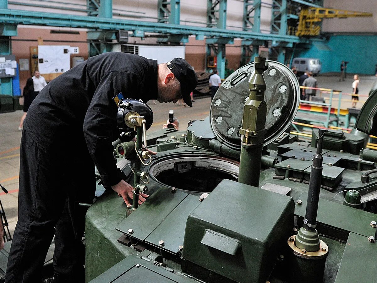 Завод малышева в харькове. Танковый завод в Харькове. Харьковский завод имени Малышева Оплот. Бронетанковый завод в Харькове. Харьковский танковый завод им Малышева здание.