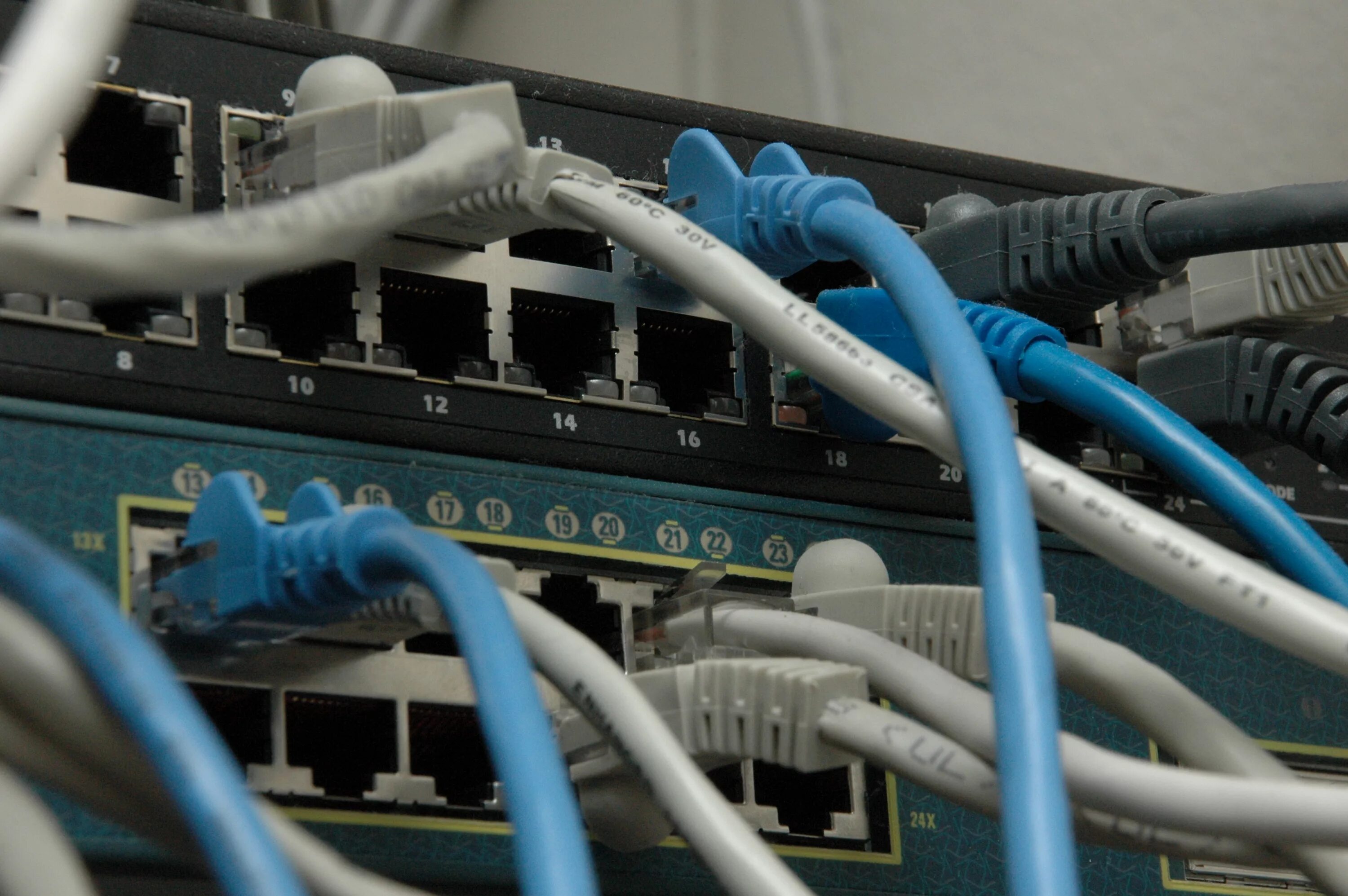 Ethernet type 2. Ethernet 10 base-t коммутатор. сетевая технология ethernet. коммутатор лвс 16 портов. локальная сеть ethernet.
