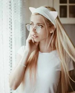 Маленькая блогерша настя