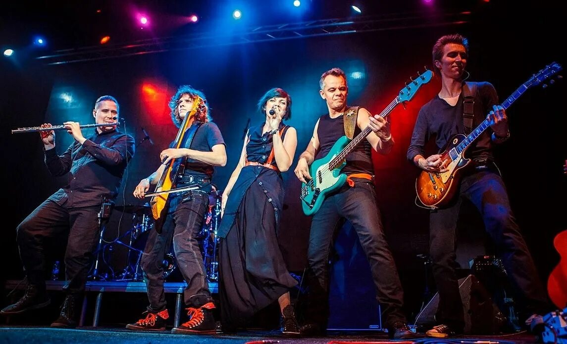 Фолк рок исполнители. Концерт мельница хелависа. Группа the hatters. Фолк рок исполнители. Фолк рок исполнители.