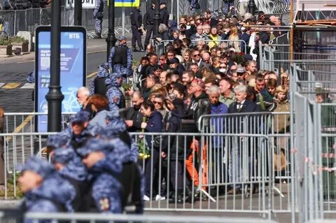 Сколько человек на похоронах