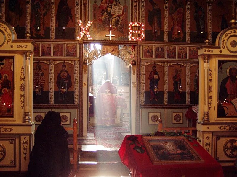 Храм где текут слезы. Светлая седмица царские врата. храм иоанна богослова в ликино дулево внутри. царские врата в церкви священник. царские врата в храме на пасху.