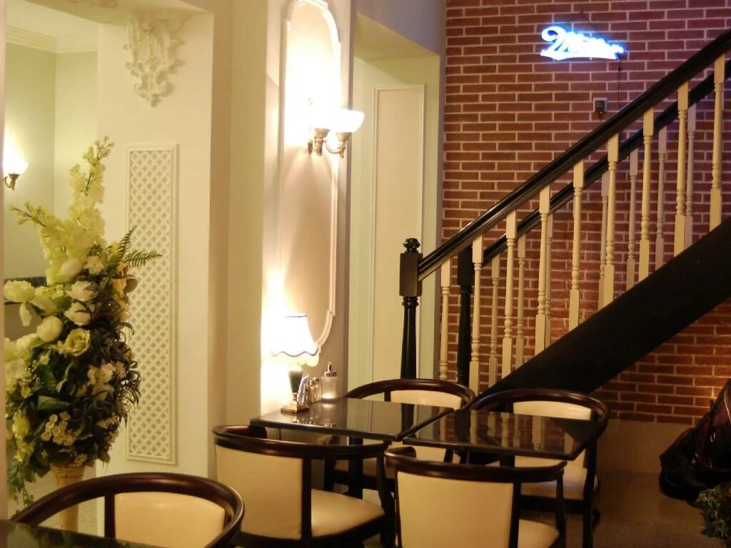 Покровка 28/6. Бар формат покровка 38. Хаос покровка 28. Ресторан этюды на покровке в москве. Формат бар покровка.