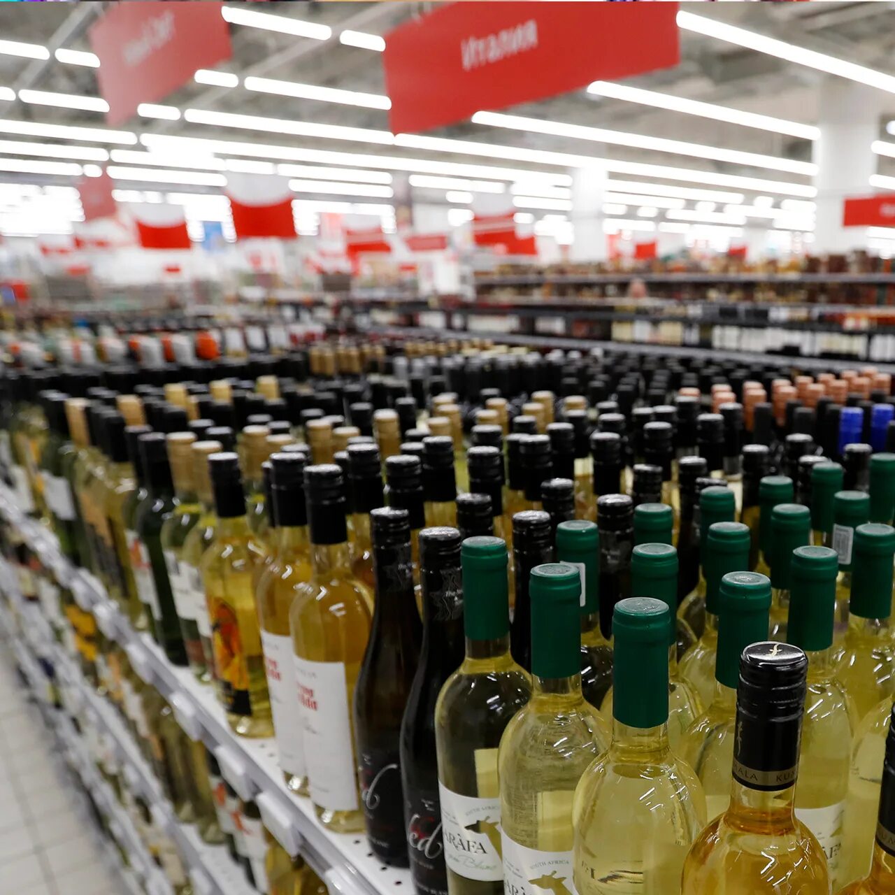 работник. сотрудники магазина. воскресенская фабрика карандашей. отзывы сотрудников магазина белое. работники магазина.