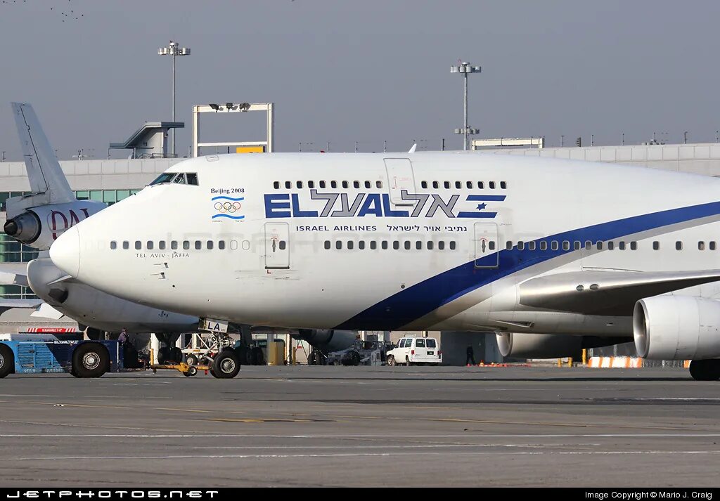 Самолет рейсом москва тель авив. Тель Авив с самолета. B747 Тель Авив. Самолет ильляль Тель Авив Москва. Эль Аль.