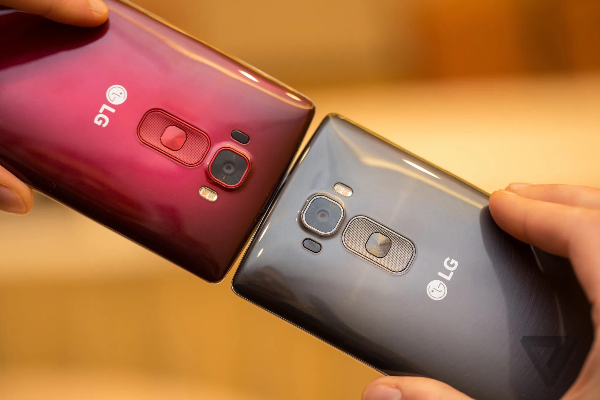 LG G Flex 2. LG G Flex 4. LG смартфон 2015. LG g7000.
