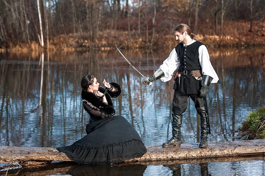 Скайрим броня охотницы. Скайрим мод костюм охотницы. Мастер и охотница. Скайрим эйла охотница оборотень. Средневековые охотники на ведьм.