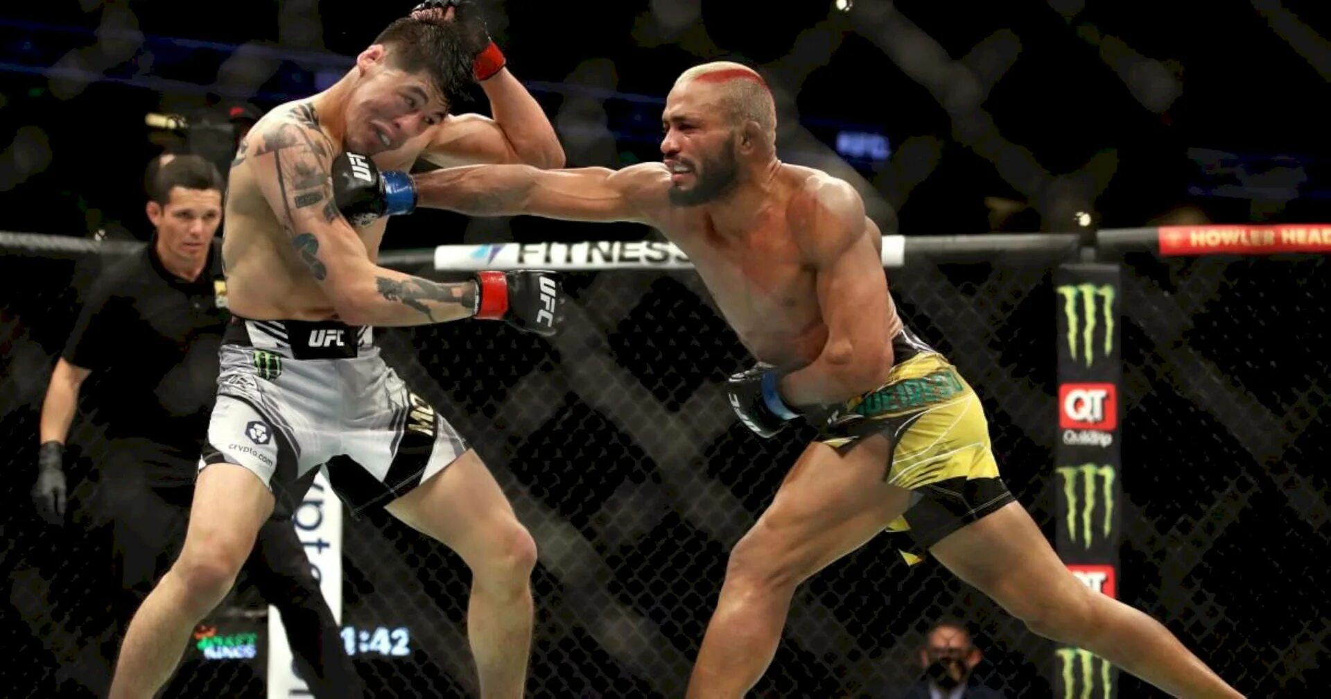 Флойд мейвезер олимпиада проигрыш. Fight with real opponents crash their eggs. Флойд мейвезер молодой кулак. Short против tall guys. Дариуш ufc.