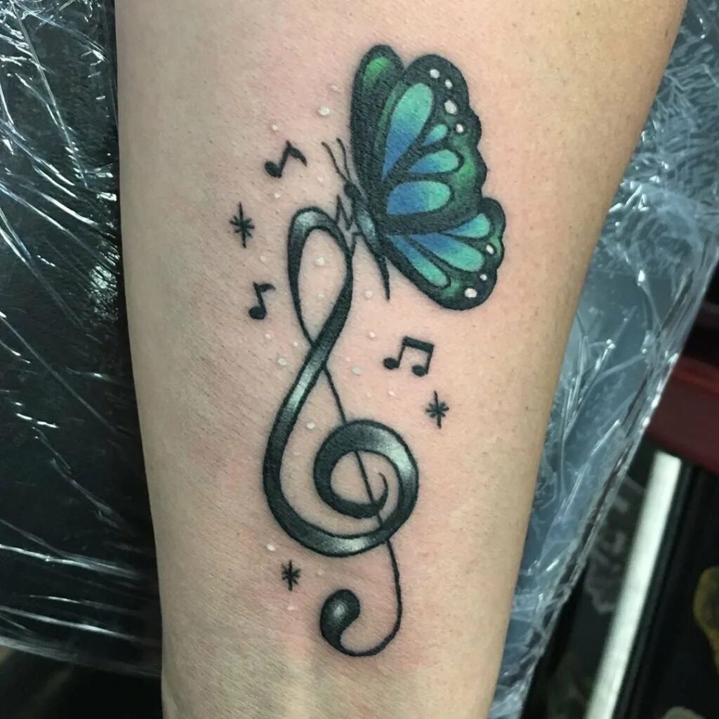 музыкальные татуировки для девушек. скрипичный ключ тату. что означает тату скрипичный ключ. мини тату скрипичный ключ. татуировка скрипичный ключ у девушки.