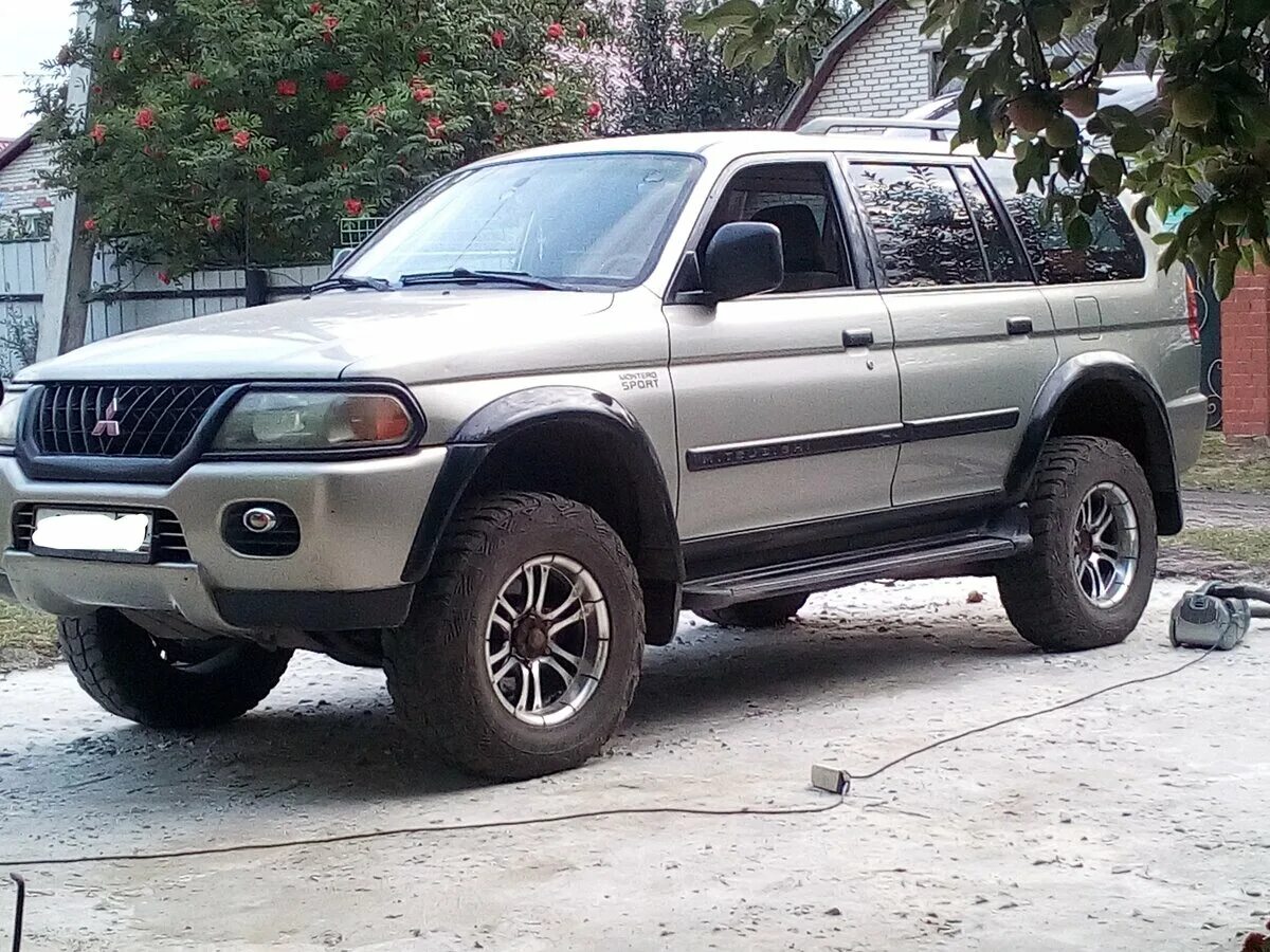 Монтеро спорт 1 2000. Митсубиси монтеро спорт 2000г. Митсубиши монтеро спорт 2000. Митсубиси монтеро спорт 2000. Mitsubishi montero sport 2000г.