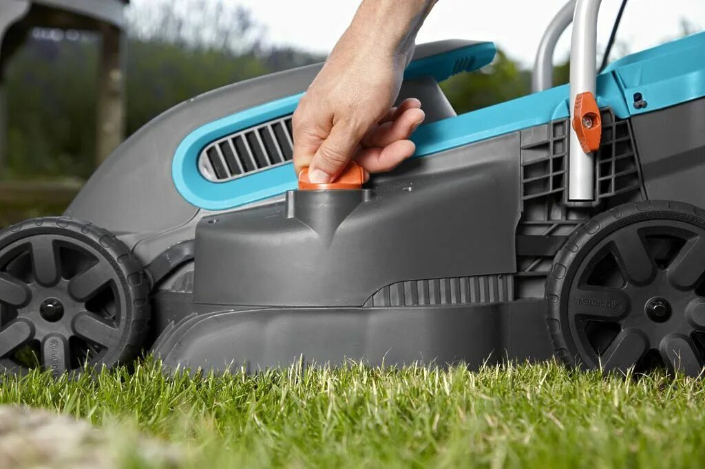 Электрическая гардена. Газонокосилка gardena powermax 1400/34 (05034-20.000.00). электрическая газонокосилка gardena powermax 1200/32 05032-20.000.00. газонокосилка электрическая gardena powermax 1200/32. газонокосилка gardena powermax 1400/34.