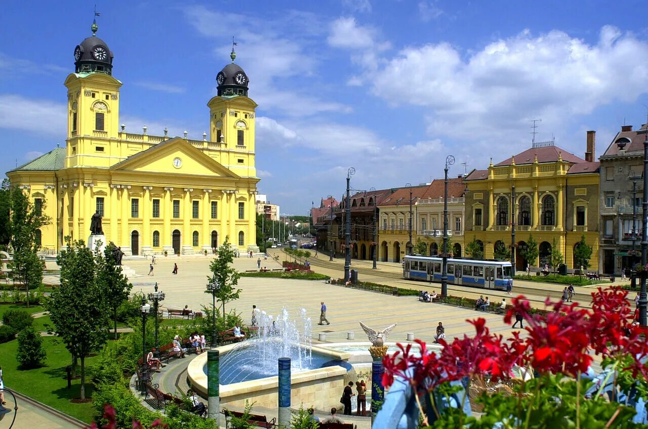 Debrecen. Город Дебрецен Венгрия. Дебрецен Венгрия достопримечательности. Университет Дебрецена Венгрия, Дебрецен. Венгрия большая реформаторская Церковь Дебрецен.