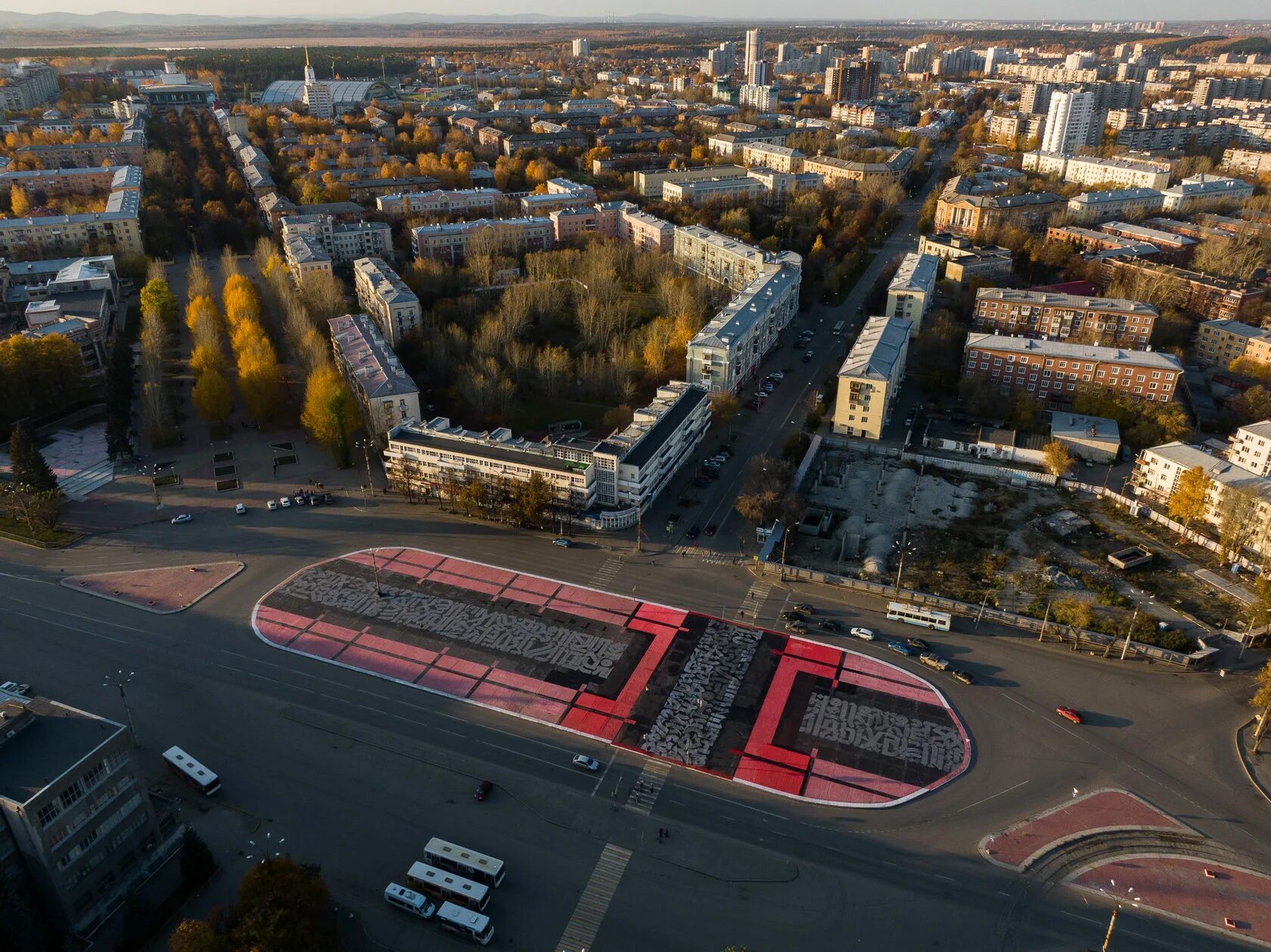 В каком городе находится уралмаш. Парк уралмаш екатеринбург. площадь уралмаш екатеринбург. площадь первой пятилетки екатеринбург. парк победы уралмаш екатеринбург.
