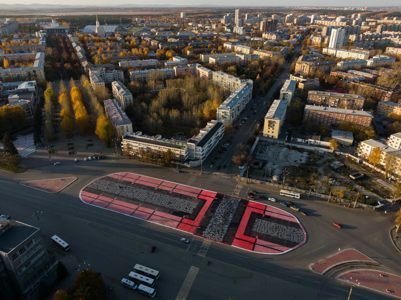 В каком городе находится уралмаш. Парк Уралмаш Екатеринбург. Площадь Уралмаш Екатеринбург. Площадь первой Пятилетки Екатеринбург. Парк Победы Уралмаш Екатеринбург.