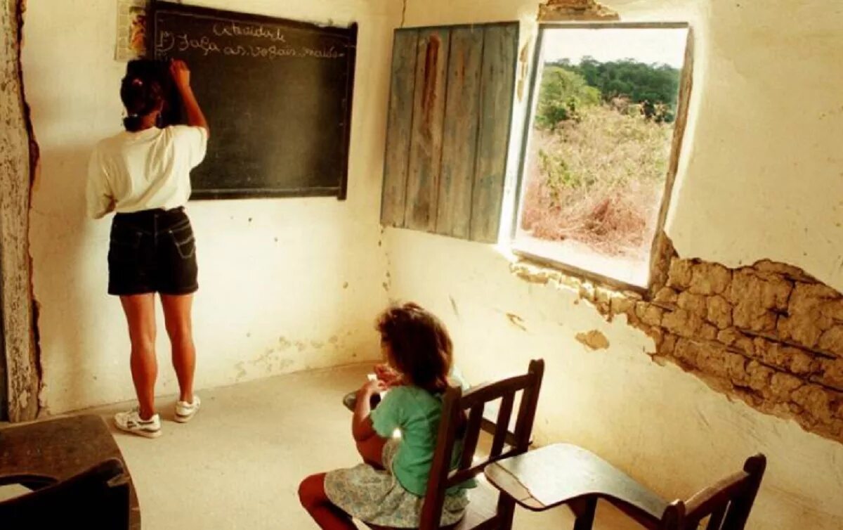 Raiva no brasil ilysam. BRIGUEI na escola.