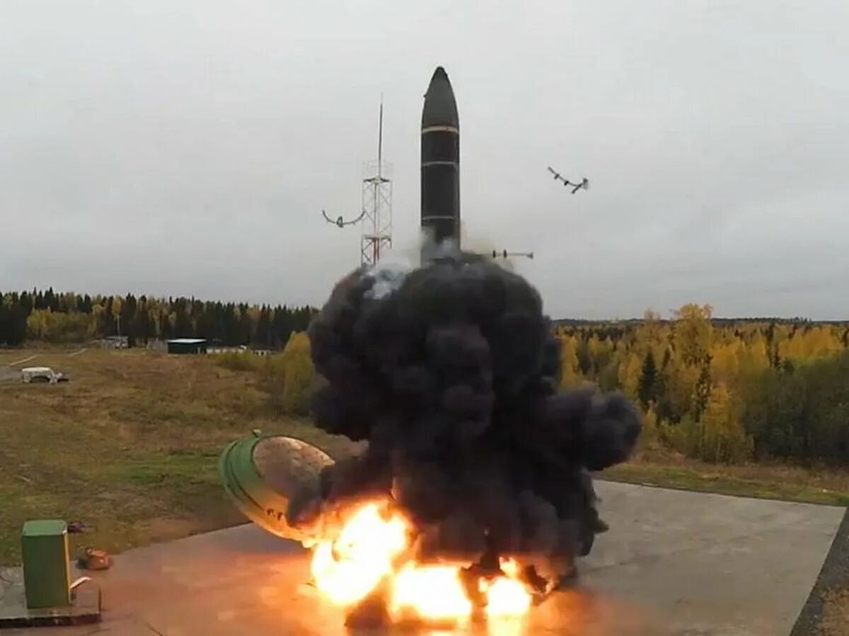 РТ-2пм2 «Тополь-м» шахтного базирования (SS-27). РТ-2пм2 Тополь-м шахтного базирования. Комплексов РТ-2пм2 «Тополь-м» шахтного базирования (SS-27);. Ракета Сармат Рогозин. Россия готова применить ядерное оружие