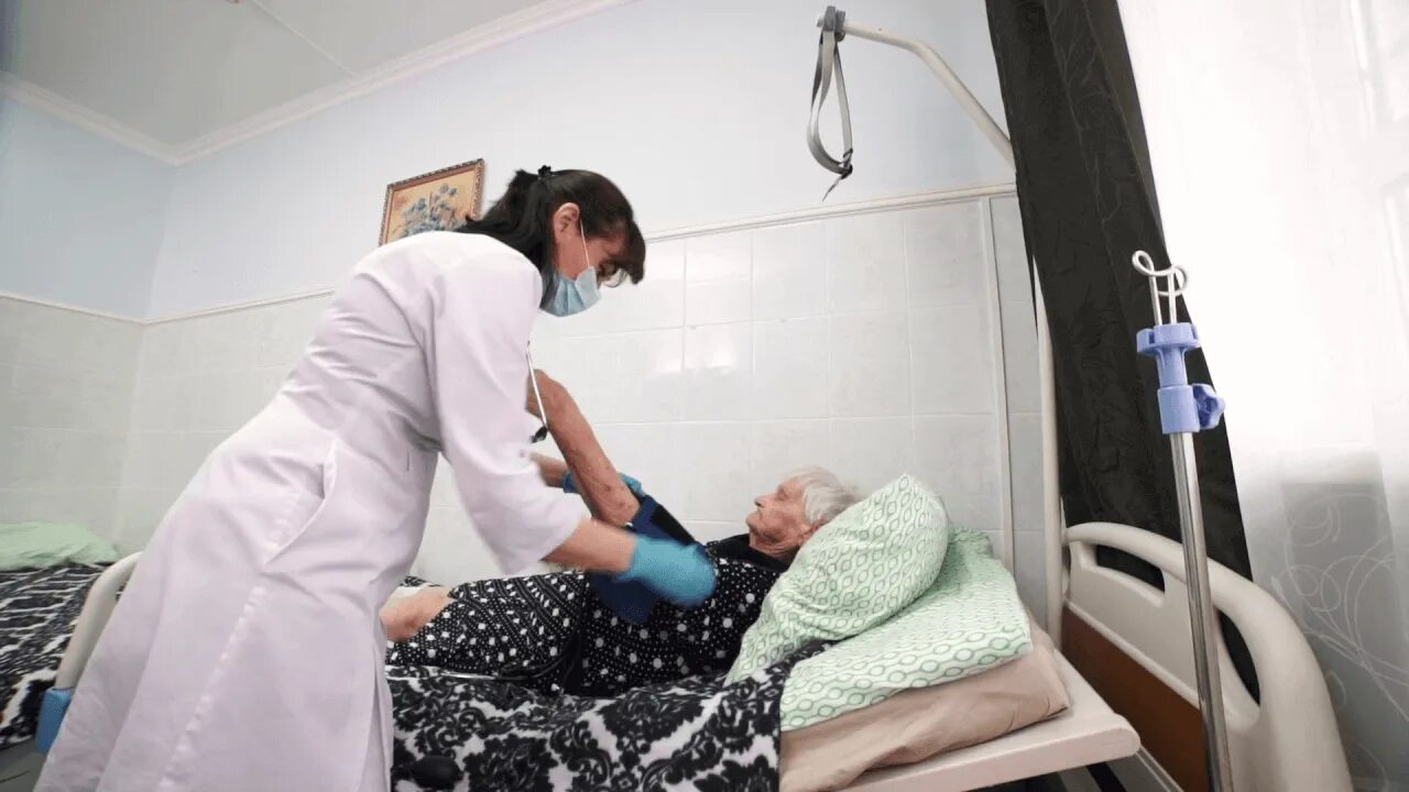 Merivaara каталка медицинская. для лежачих больных. ухаживание за больным. больницы по уходу за лежачими больными. пациент в стационаре.