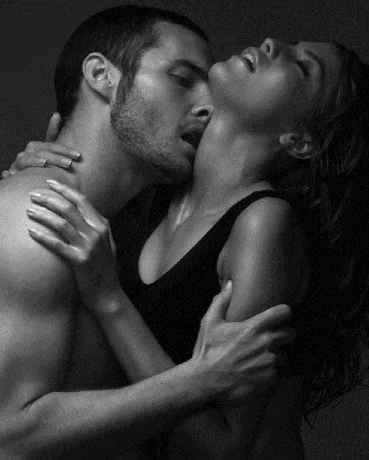 Страстные поцелуи. Красивый поцелуй. Мужчина и женщина страсть. Чувственный поцелуй.