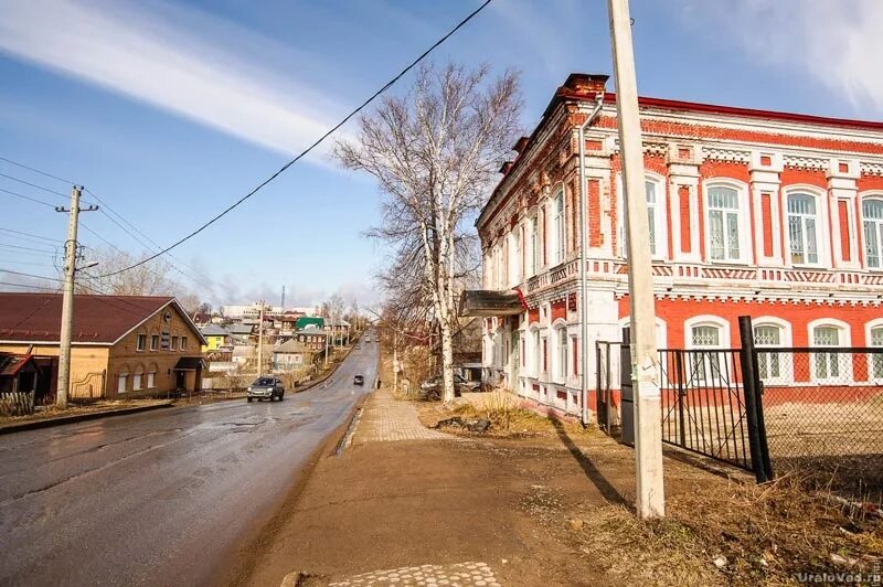 Добрянское поселение пермского края. Дом купца Варлашова Добрянка. Исторические здания г. Добрянка Пермского края. Улица Куйбышева Добрянка Пермский край. Добрянка Пермский край достопримечательности.