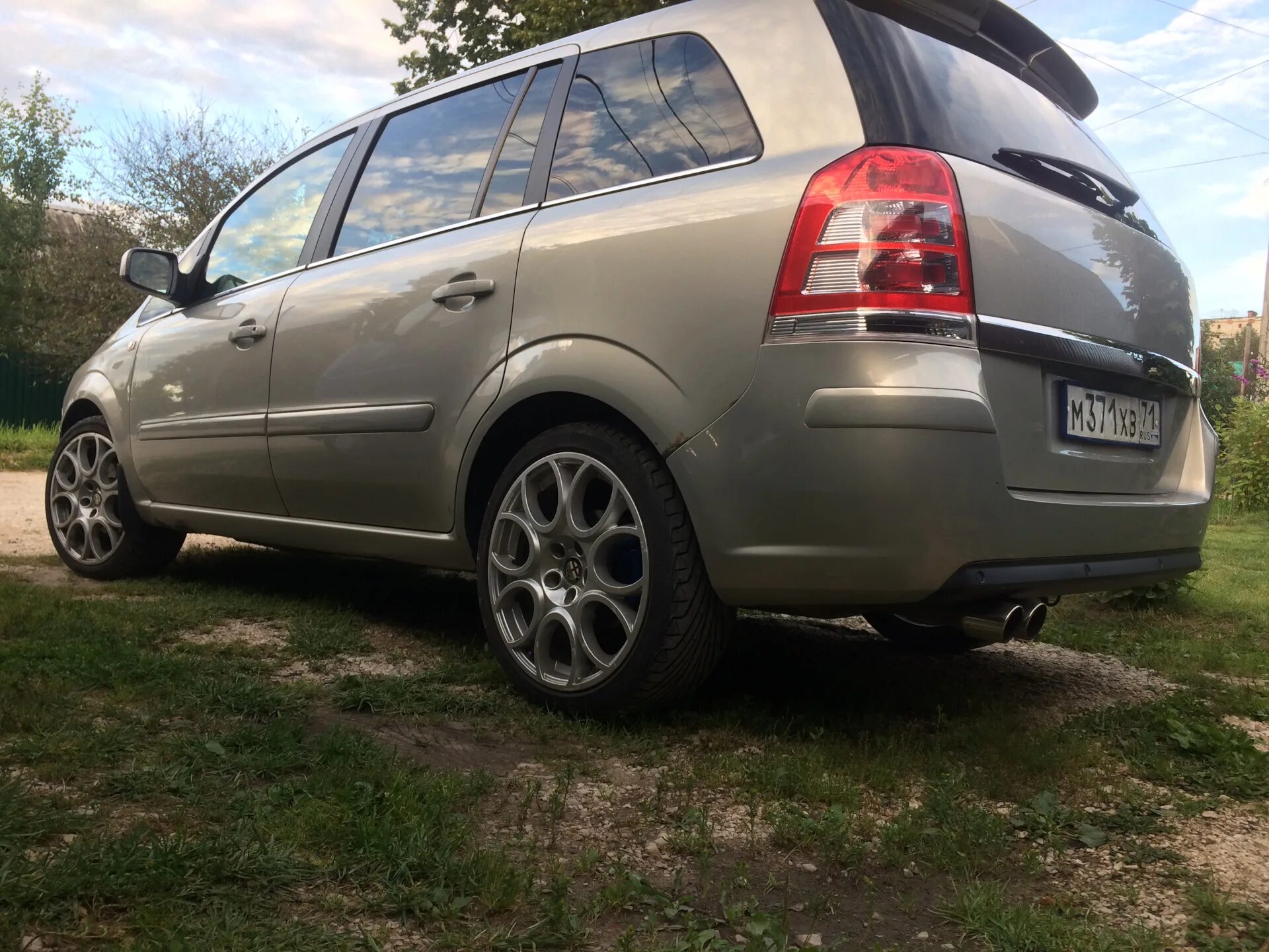 Opel Zafira b r18. Диски Zafira b. Машина Зафира 2 евро вариант. Зафира а на 16 дисках фото. Opel zafira шины