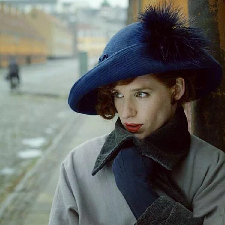 Данию 2015. Эдди редмэйн девушка из дании. девушка из дании  the danish girl (2015). ээдди рдемейн девушка и здании. девушка из дании фото из фильма.