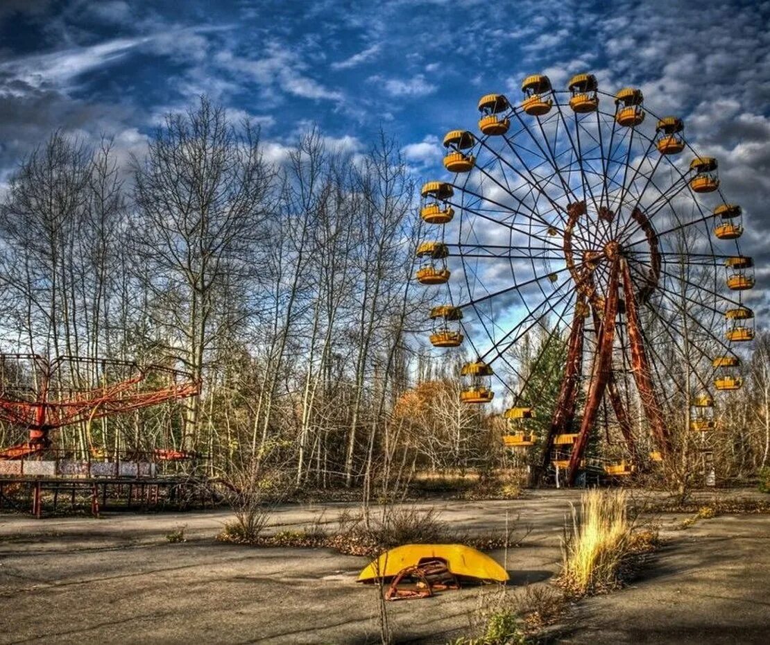 Pripyat chernobyl. Зона отчуждения Чернобыльской АЭС. Зона отчуждения город Припять. Припять парк аттракционов. Чернобыль зона отчуждения город Припять.